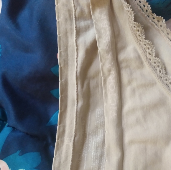 Vs panties size medium - Picture 4 of 5